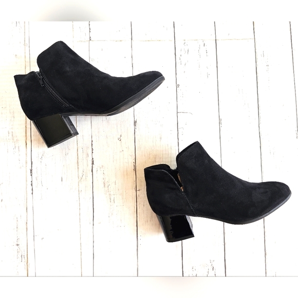 NWOT Kim Roger's Black Soft Suede Zip up Ankle Booties Comfort Boots Shiny Heel - Picture 3 of 12